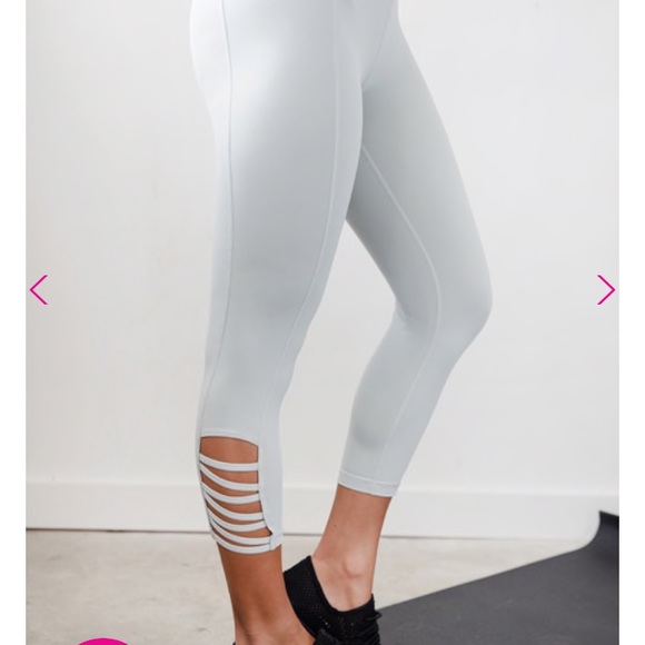 Pink Lily light blue Capri leggings - Picture 3 of 8